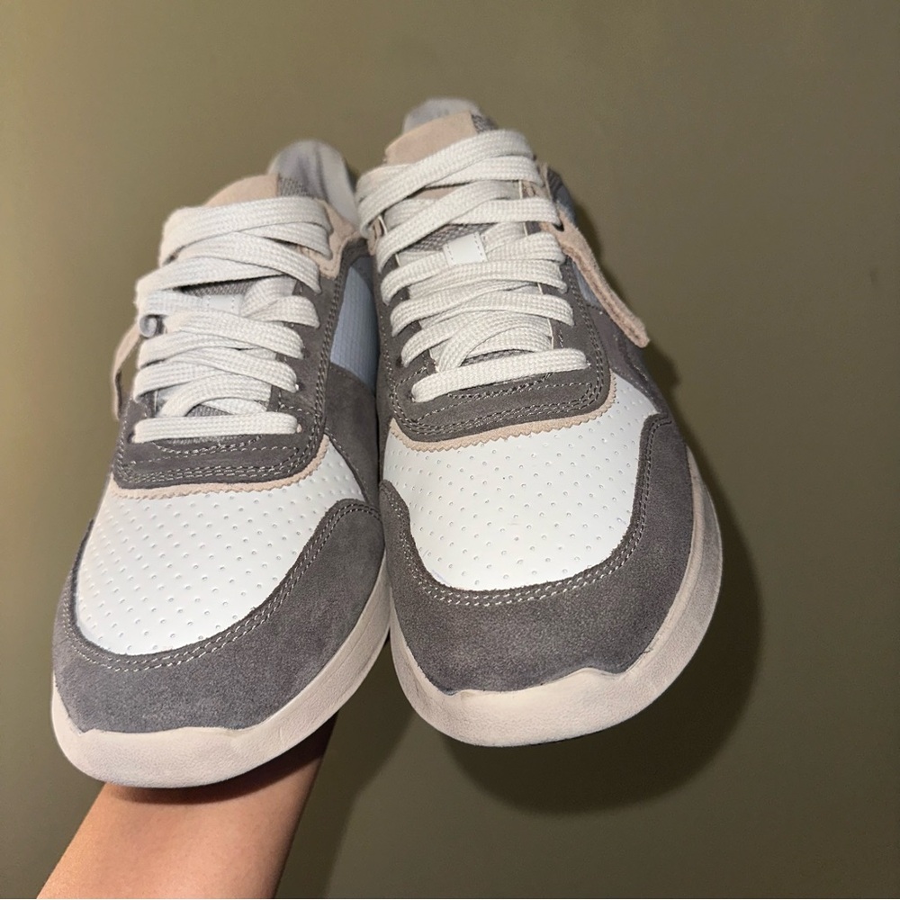 CLARKS - Picture 8 of 17
